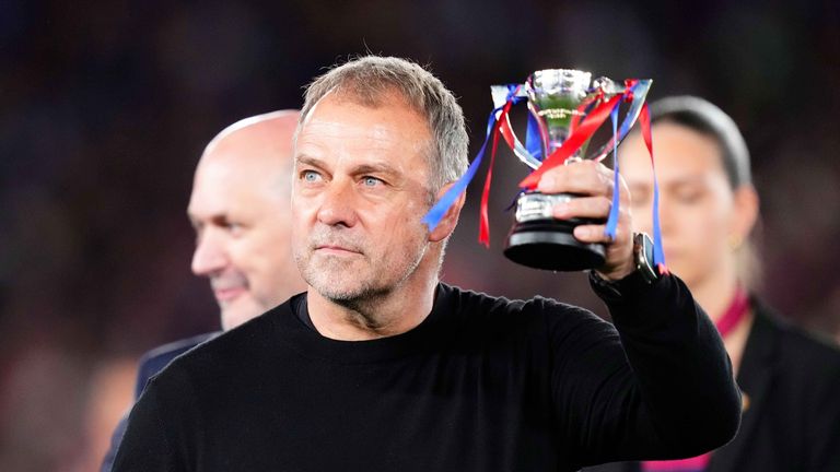 Der frischgebackene Meistertrainer verlängert beim FC Barcelona.