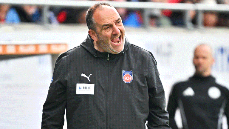 Heidenheims Coach Frank Schmidt in der Partie gegen Mainz 05.