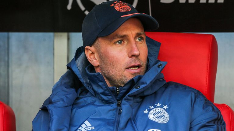 Der heutige VfB-Trainer Sebastian Hoeneß war zu dem Zeitpunkt noch als Coach des FC Bayern II in der 3. Liga tätig.