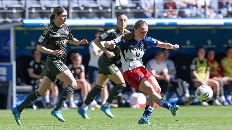 Eileen Campbell (Union Berlin, links) und Annaleen Böhler (HSV, rechts) im Zweikampf - am Ende hatten die Berlinerinnen die Nase vorn.