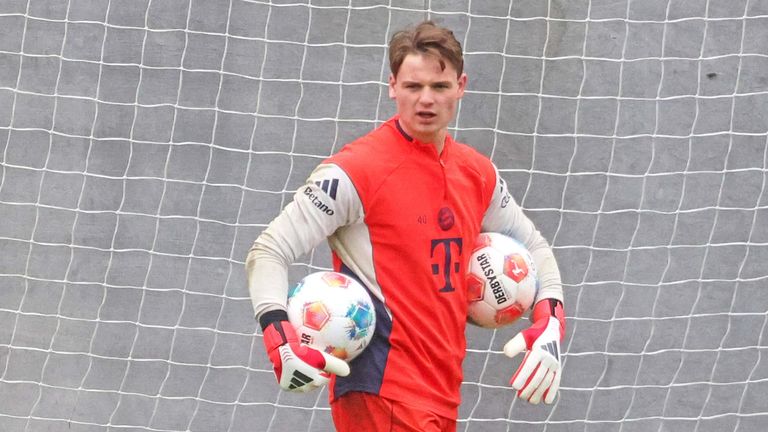 Jonas Urbig macht Extraschichten auf dem Trainingsgelände.