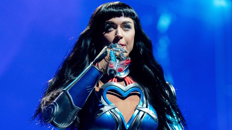 Katy Perry singt beim WM-Auftakt der USA in Los Angeles.
