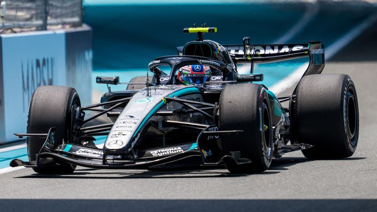 Der WM-Führende Kimi Antonelli im Mercedes führt den Sprint in Miami an.