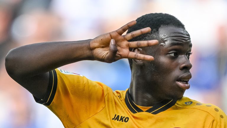 Kofi Amoako wechselt von Dynamo Dresden zum Hamburger SV. 