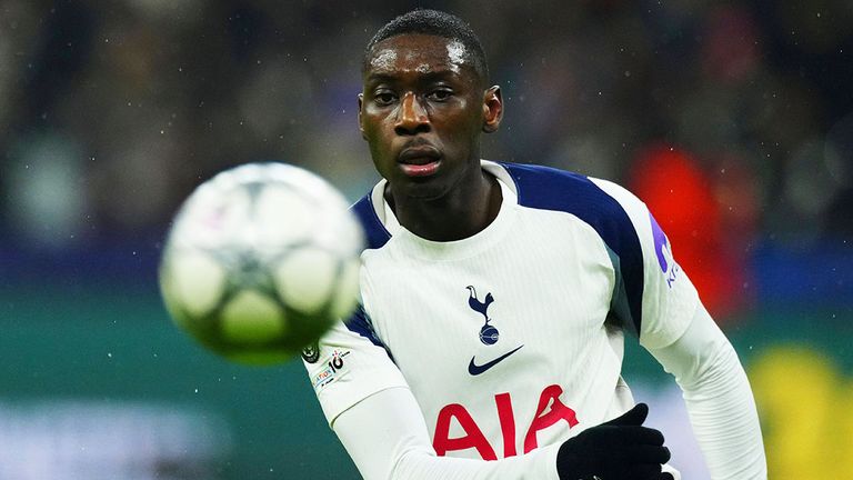 Randal Kolo Muani (Frankreich): Der Stürmer wurde von Nationaltrainer Didier Deschamps nicht für den vorläufigen 26er-Kader nominiert.