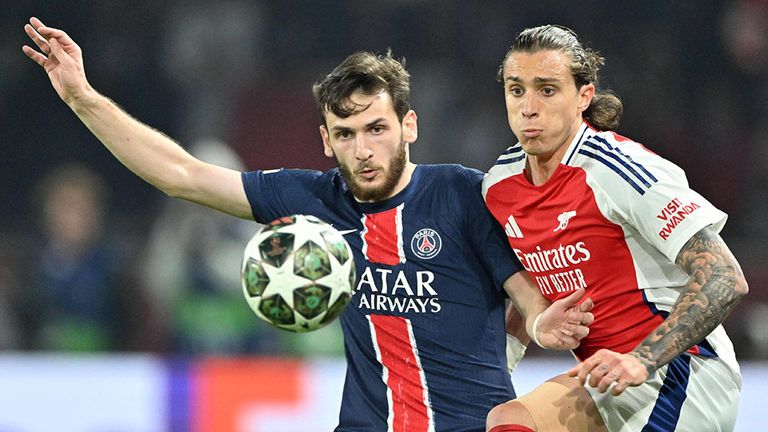 PSG-Star Khvicha Kvaratskhelia (l.) und Arsenal-Verteidiger Riccardo Calafiori treffen im Champions-League-Finale wieder aufeinander.