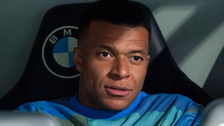 Real-Superstar Kylian Mbappe verfolgte den Großteil des Spiel gegen Oviedo von der Ersatzbank aus.