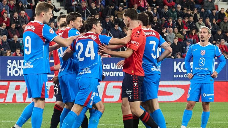 Heiß ging's her zwischen Osasuna Pamplona und Atletico Madrid - am Ende gewann die Hauptstädter.