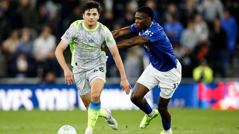 Manchester City und Everton trennen sich mit geteilten Punkten.