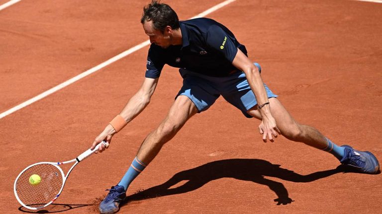 Daniil Medvedev verlor am dritten Tag der French Open gegen Australier Adam Walton.