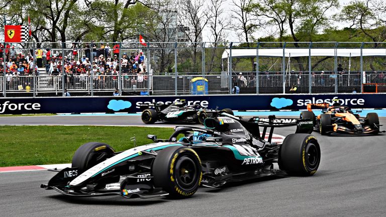 Mercedes-Pilot George Russell (v.) gewinnt den Kanada-Sprint.