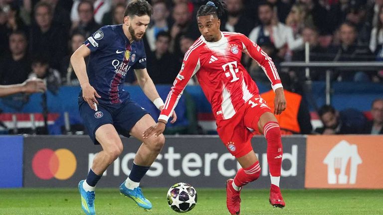 Duell der Flügelstürmer: Bayerns Michael Olise (r.) gegen PSG-Star Kvicha Kavaratskhelia.