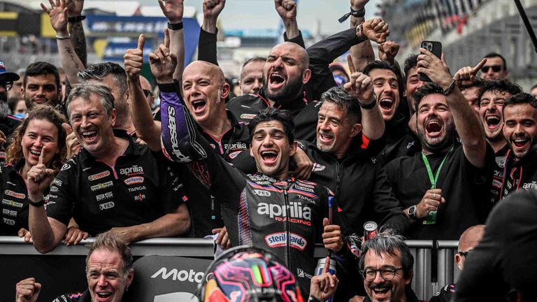 Jorge Martín (Aprilia Racing) sichert sich den Sieg beim Großen Preis von Frankreich auf dem Le Mans Circuit. Am Wochenende findet das Katal