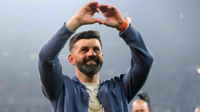 Schalke-Trainer Miron Muslic steigt mit den Knappen in die Bundesliga auf.