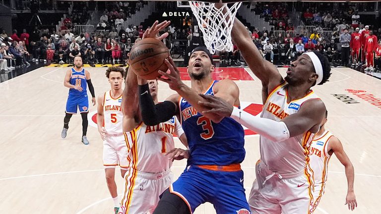 Die New York Knicks überrollen die Atlanta Hawks und ziehen in den NBA-Playoffs in die nächste Runde ein.