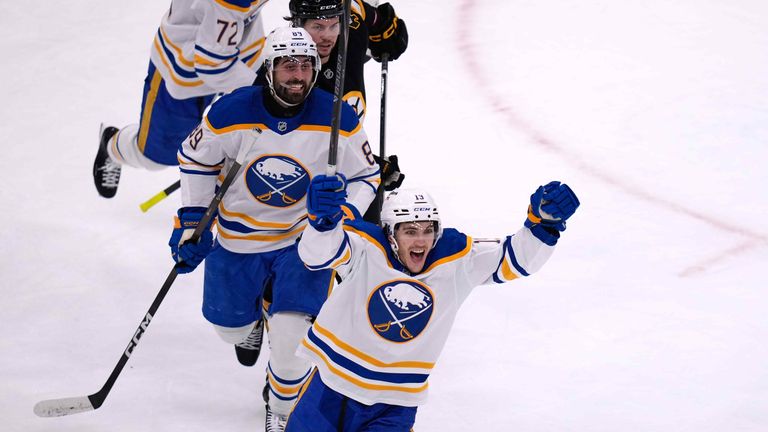 Buffalo Sabres ziehen in Runde 2 ein nach dem Sieg gegen die Boston Bruins. Do-Nacht: Spiel 1 gegen Montreal Canadiens LIVE auf Sky Sport.