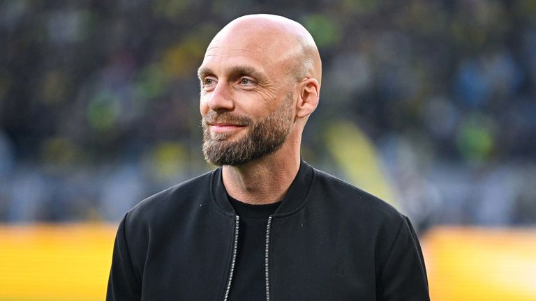 Der neue Sportdirektor des BVB kündigt weitere Transfers an.