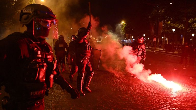 In Paris aber auch in anderen Teilen Frankreichs kam es nach dem Champions-League-Sieg von PSG zu teils heftigen Krawallen.