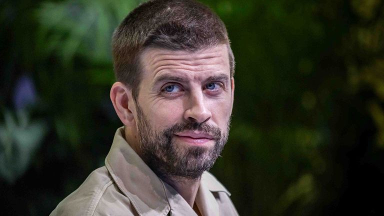 Der spanische Fußballverband sperrt Gerard Pique für sechs Spiele.