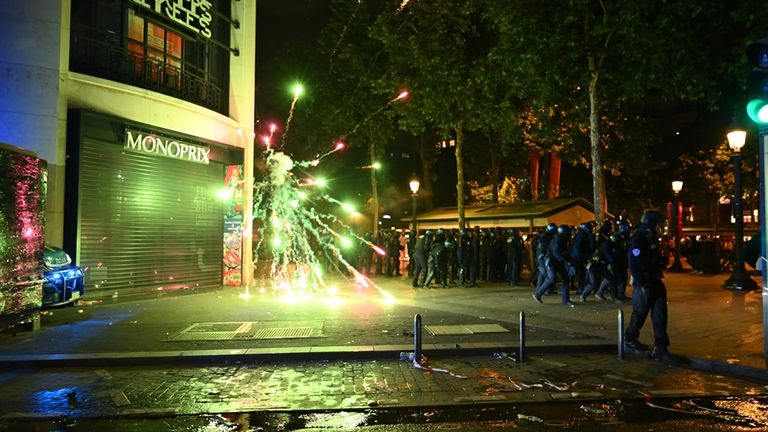 In Paris aber auch in anderen Teilen Frankreichs kam es nach dem Champions-League-Sieg von PSG zu teils heftigen Krawallen.