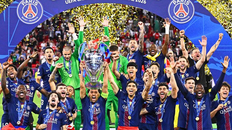 Paris Saint-Germain  gewinnt das Finale der Champions League gegen den FC Arsenal im Elfmeterschießen.