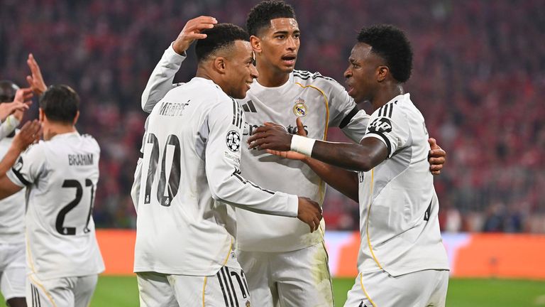 Kylian Mbappe (l.) verpasst für Real Madrid den Clasico gegen den FC Barcelona.