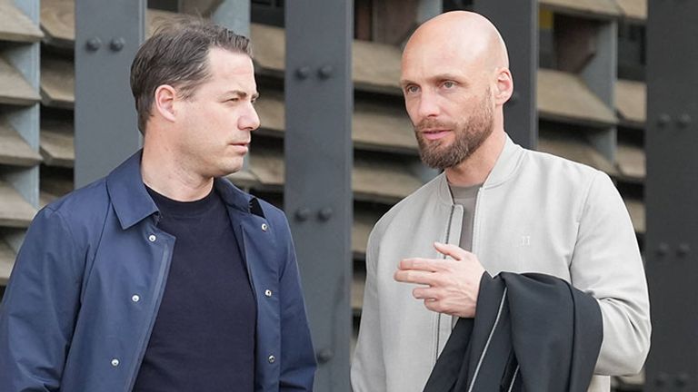Sport-Geschäftsführer Lars Ricken (l.) und Sportdirektor Ole Book basteln basteln am BVB-Kader.