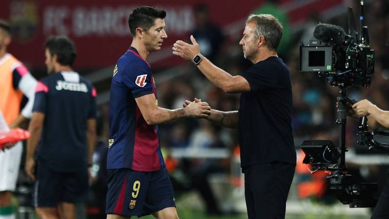 Robert Lewandowski (l.) und Trainer Hansi Flick (r.).