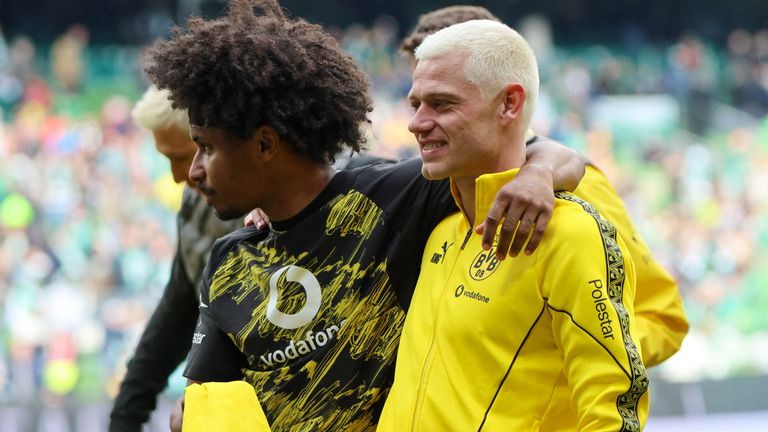 Manchester United ist an Julian Ryerson (re.) dran.