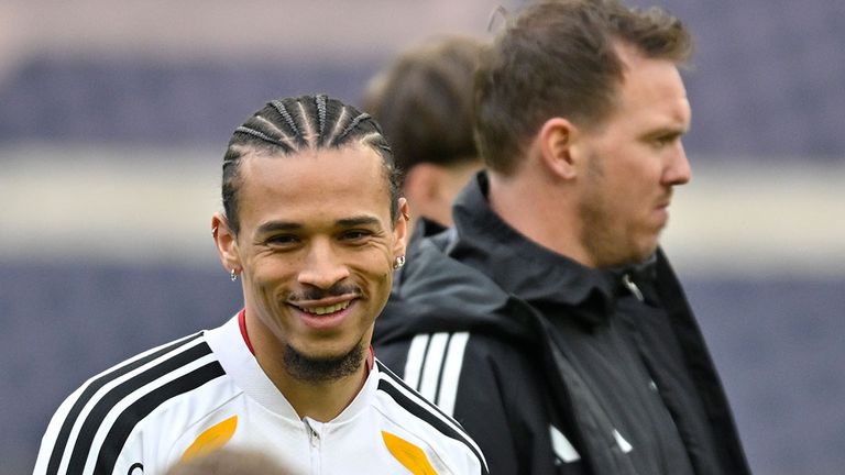 Leroy Sane (l.) wurde von Bundestrainer Julian Nagelsmann für den deutschen WM-Kader nominiert.