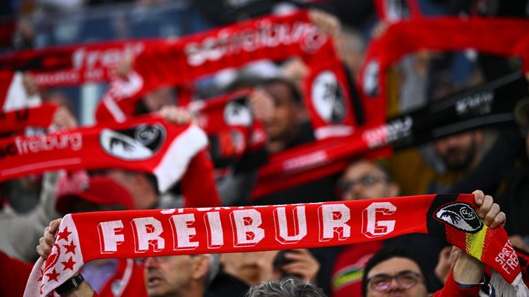 Die Choreo der Fans des SC wird in Istanbul nicht zugelassen.