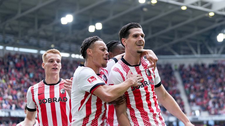 Der SC bejubelt das zwischenzeitliche 2:0 von Matanovic.
