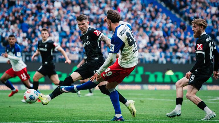 Zur Halbezeit steht es zwischen den beiden Bundesligisten 1:1.