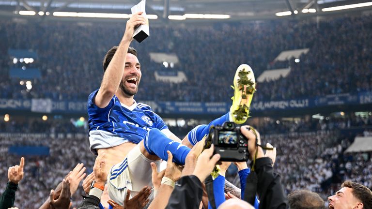 S04-Kapitän Kenan Karaman ist der Zweitligaspieler der Saison.