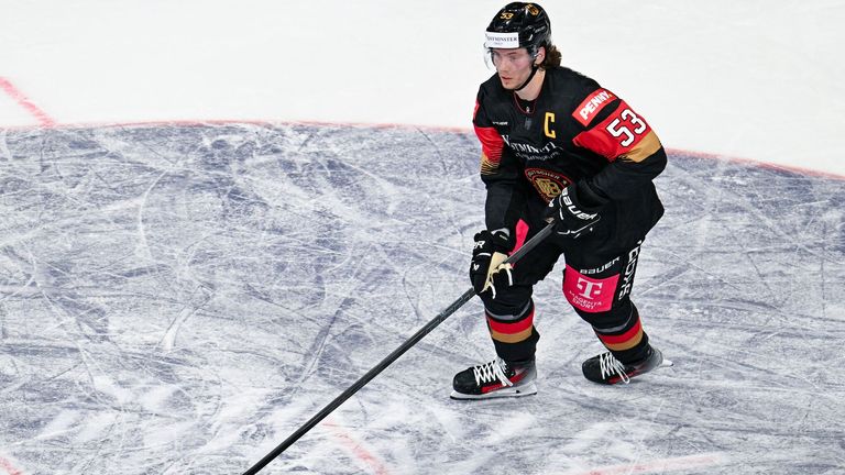 Der deutsche NHL-Star Moritz Seider wird bei der WM dabei sein.