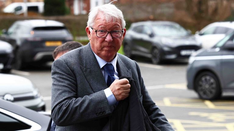 Sorgen um Sir Alex Ferguson. Trainer-Legende muss ins Krankenhaus.