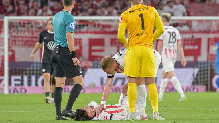 Yuito Suzuki hat sich gegen Wolfsburg einen Schlüsselbeinbruch zugezogen.