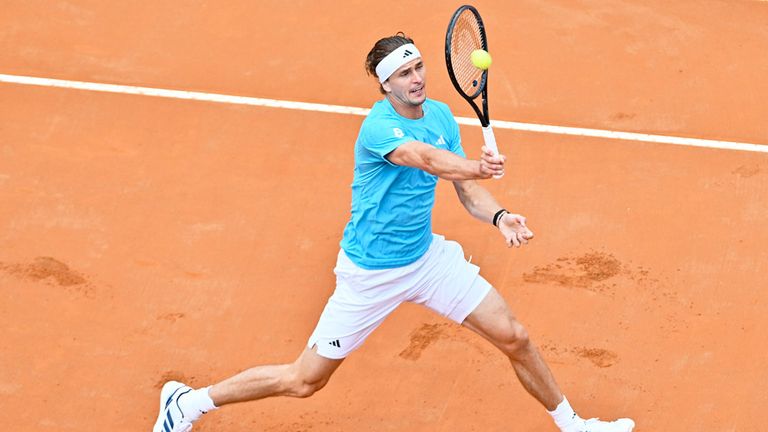 Alexander Zverev steht in Rom in der nächsten Runde.