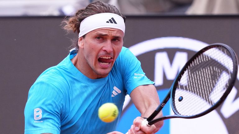 Alexander Zverev steht in Rom in der nächsten Runde.