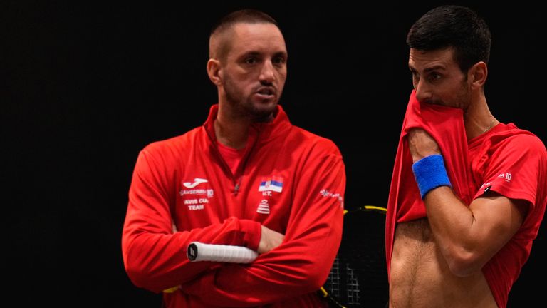 Novak Djokovic (r.) mit seinem damaligen Teamkollegen und neuen Trainer Viktor Troicki (l.).