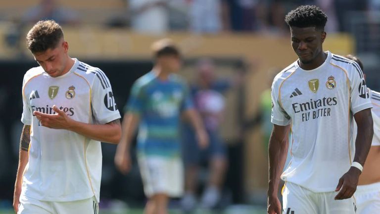 Federico Valverde (l.) und Aurelien Tchouameni (r.) waren im Training aneinander geraten.
