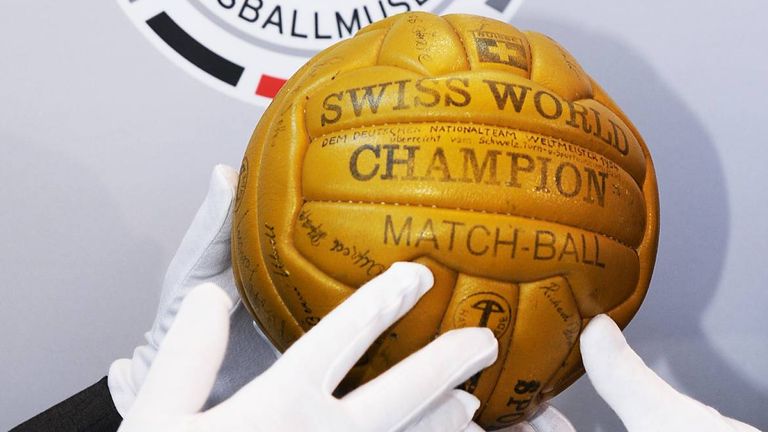 WM 1954 in der Schweiz: Swiss WC Match Ball 
Weltmeister: Deutschland