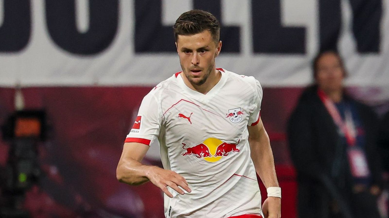 christoph-baumgartner-von-rb-leipzig-f-llt-nach-oberschenkel-op-l-nger