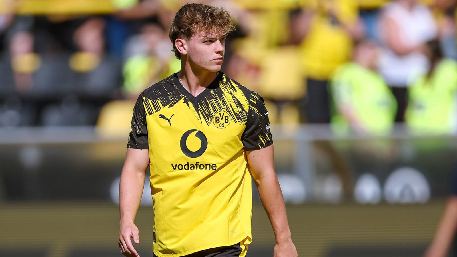 Sports News from Germany: Football Transfers and Major Events in Düsseldorf and Hamburg