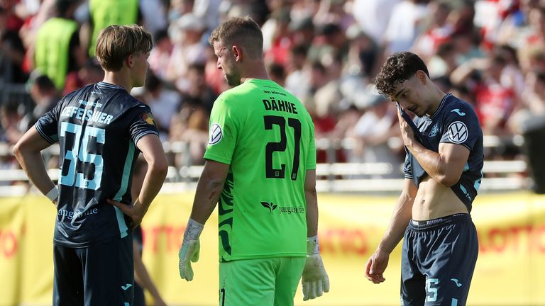 Es ist der nächste Rückschritt in einer jahrelangen Reihe von dramatischen Niederschlägen: 1860 München muss in die Regionalliga.
