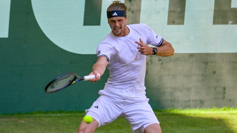 Sieg bei der Hitzeschlacht! Alexander Zverev steht beim ATP-Turnier in Halle im Halbfinale.
