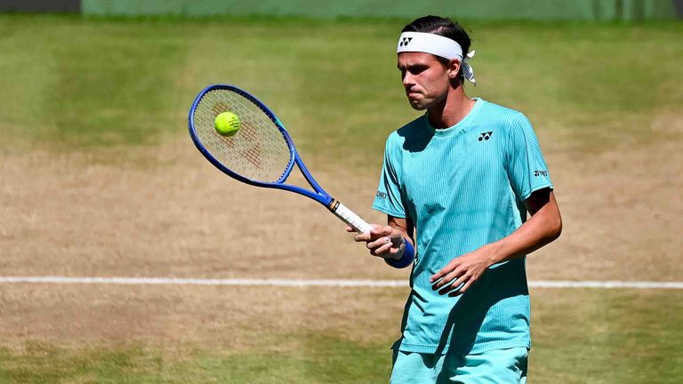 Daniel Altmaier muss im Achtelfinale von Eastbourne aufgeben.