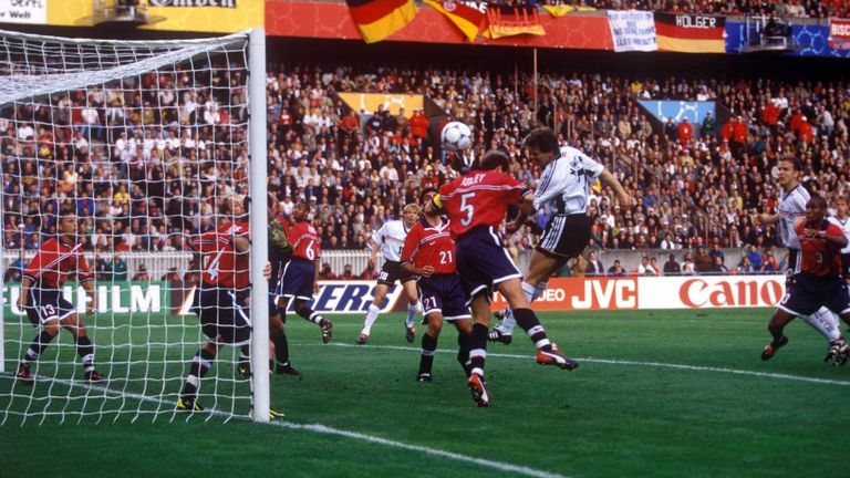 WM 1998: Im ersten Spiel gegen die USA schoss Andreas Möller bereits in der 9. Minute das deutsche Eröffnungstor. Die Partie gewann das deut