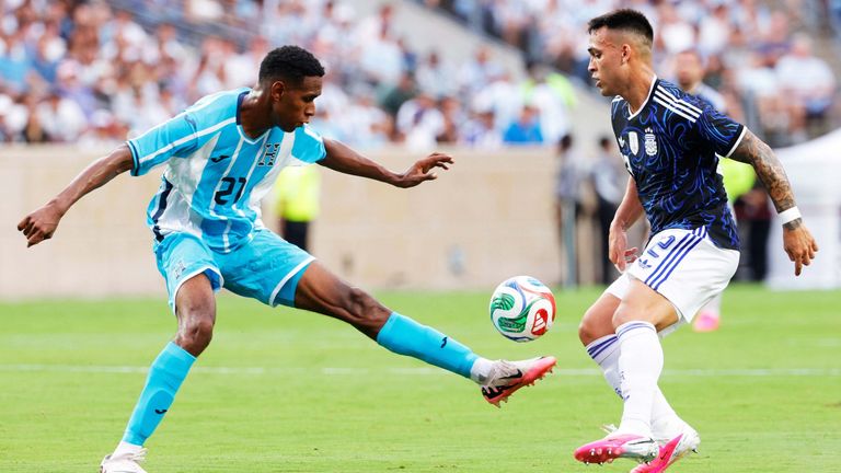 Ohne Superstar Lionel Messi gewinnt Argentinien seinen Test gegen Honduras.