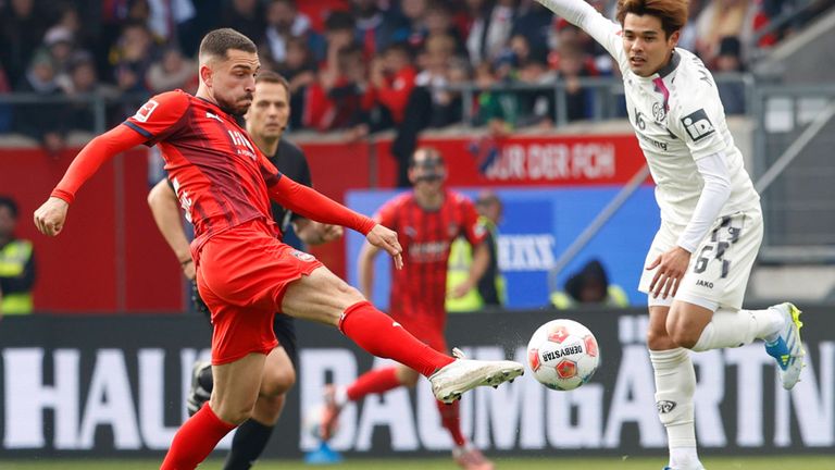 Arijon Ibrahimovic (l.) kehrt nach seiner Leihe zum 1. FC Heidenheim wieder zum FC Bayern München zurück. 